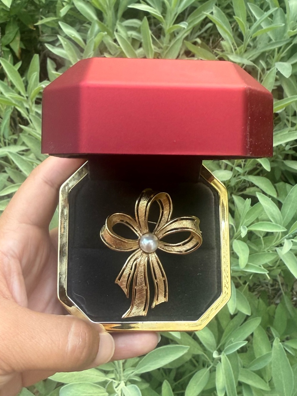 1960’s crown Trifari bow brooch
